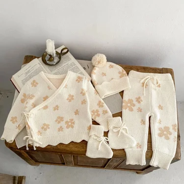 Autumn new 0-3 year old baby clothing, baby boys and girls jacquard monk coat+knitted pants+hat+socks 4 sets 3