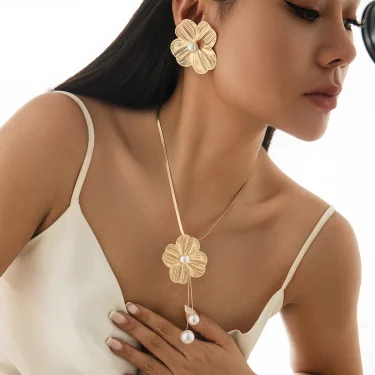 Ingemark Romantic Flower Petal Imitation Pearl Pendant Choker Necklace Stud Earrings Women Trendy Kpop Snake Chain Jewelry Set 2