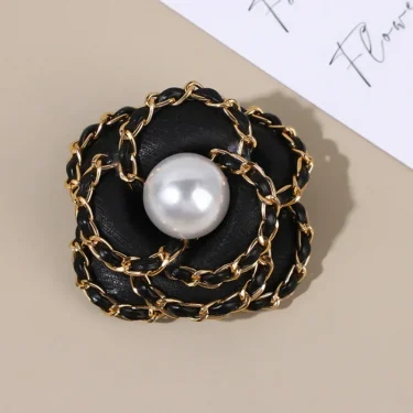 Korean Fashion Fabric Camellia Pearl Brooches for Women Elegant Flowers Corsage Lapel Pins Wedding Party Badge Accessories 2