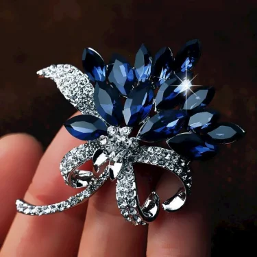 Luxury Design Blue Crystal Bouquet Brooches For Women Inlaid Rhinestone Trendy Brooch Pins Clothing Accessories Jewelry Gifts 2