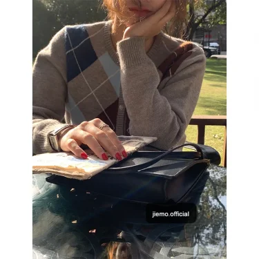 2023 Autumn And Winter Fashion Ladies New Knitted Cardigan Loose Korean Retro Round Neck Plaid Sweater Women's All-match Blouse 4