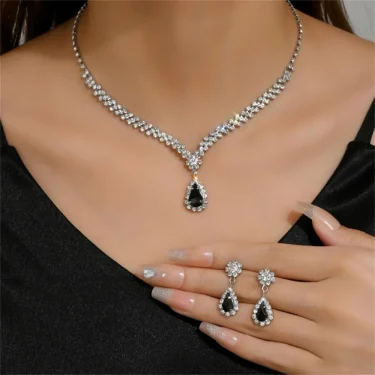 Luxurious Crystal Necklace Earrings Set Water Drop Pendant Clavicle Chain Party Jewelry Accessories for Women Wedding Bride 3