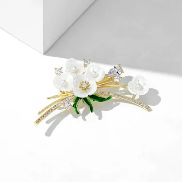 New Delicate Floral Brooch Pin Unisex High-end Feminine Pearl Corsage Luxury Design White Crystal Pins Rhinestone Accessories 4