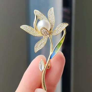 High End Fashion Luxury Rhinestone Narcissus Flower For Women Elegant Pearl Zircon Plant Brooch Pin Clothing Accessories Jewelry 6