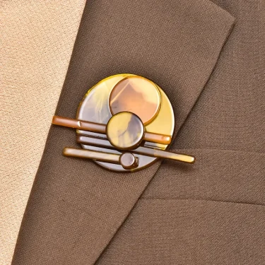 2025 Fashion Brooch Brooch Ladies High-end Geometric Round Multi-layer Stitching Acrylic Clothes with Accessories 2