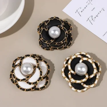 Korean Fashion Fabric Camellia Pearl Brooches for Women Elegant Flowers Corsage Lapel Pins Wedding Party Badge Accessories 1
