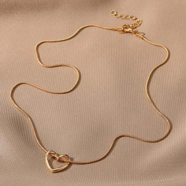 New Simple Hollow Love Heart Pendant Necklace for Women Fashion Creative Geometric Clavicle Chain Necklaces Party Jewelry Gift 5
