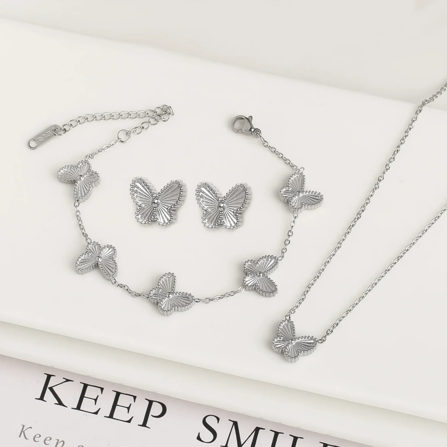 High Quality Metal Stainless Steel Laser Butterfly Jewelry Set Bracelet Necklace Earrings Luxury for Women Party Jewelry Clover 2
