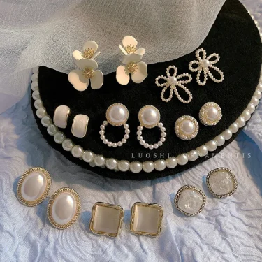 Women Girls Korean Style Camellia Baroque Pearl Earrings Fashion Vintage Jewelry Bow Heart Shape Elegant Lady Ear Rings Ear Clip 2