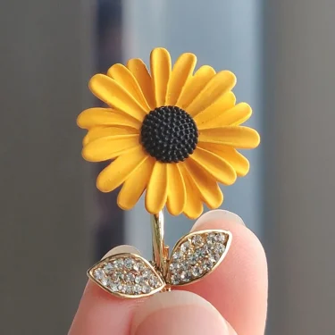 Trendy Sunflower Metal Brooch Exquisite Rhinestone Leaf Lapel Pins for Women Clothing Suit Badges Jewelry Accessories Gift 1