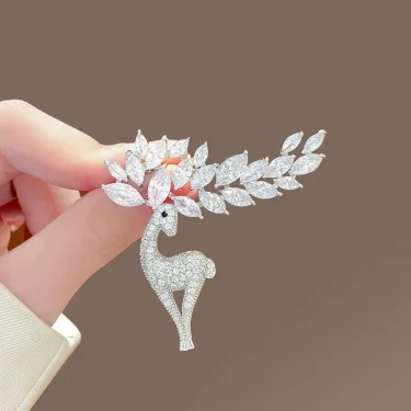 Fashion Full of Rhinestone Sika Deer Brooch Pin for Women Men Gold Plated Silver Color Crystal Animal Christmas Jewelry Gifts 1