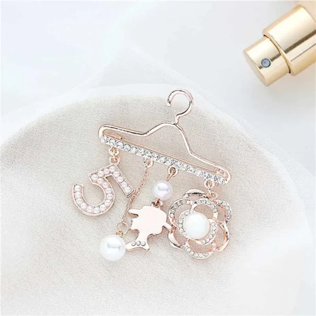 Fashion Brooch Pin Generous Pearl letter Brooch Pin Scarf Pin Top Fashion N5 Brooch For Women 6