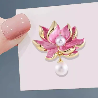 Elegant Lotus Flower Enamel Pins for Women Fashion Gold Plated Bouquet Drop White Pearl Brooches Weddings Clothes Accessories 5