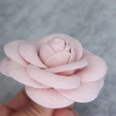 Big Fabric Camellia Brooch Luxury Imitation Wool Pin Brooches for Women Fashion Clothes Corsage Jewelry Accessories Wholesale 4