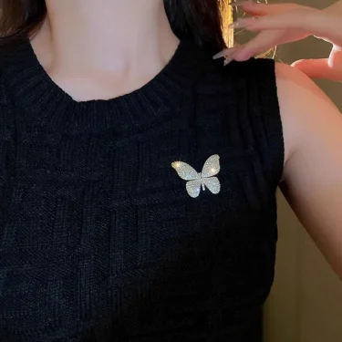Elegant Temperament Crystal Brooch Pins For Women Shiny Rhinestone Butterfly Corsage Fashion Wedding Party Jewelry Best Gift 5