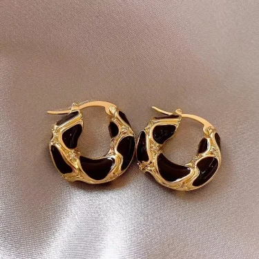 New Vintage Enamel Color Metal Texture Small Hoop Earrings for Women Trendy Gold Plated Statement Ear Buckle Creative Jewelry 1