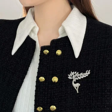 Fashion Full of Rhinestone Sika Deer Brooch Pin for Women Men Gold Plated Silver Color Crystal Animal Christmas Jewelry Gifts 4