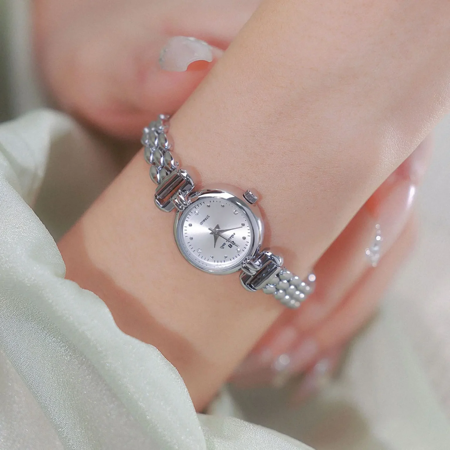 UTHAI Women Bracelet Watch Light Luxury Brand Waterproof Ice Blue Silver Gold Wristwatch Student Ladies Fashion Quartz Watches 6