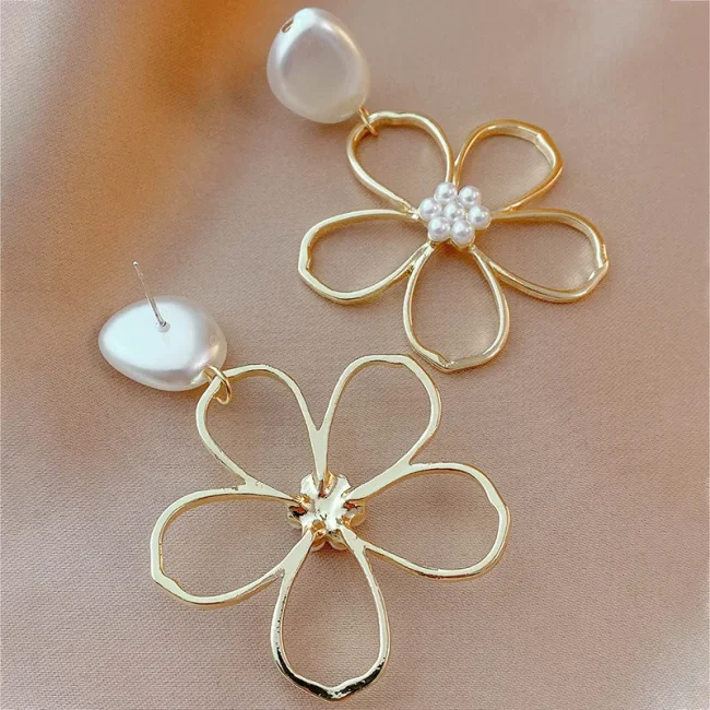 Simple Pearl Flower Earrings For Women Fashion High-End Metal Sense Temperament Earrings 2022 Trend 3