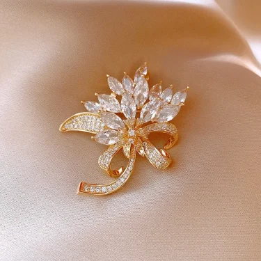 1Pc Exquisite Flower Brooch for Men Women Simple Plant Brooches Pins Jewelry Trendy Accessories Summer Holiday Gifts 2024 5