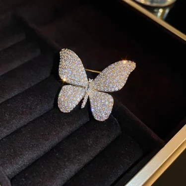 Elegant Temperament Crystal Brooch Pins For Women Shiny Rhinestone Butterfly Corsage Fashion Wedding Party Jewelry Best Gift 4