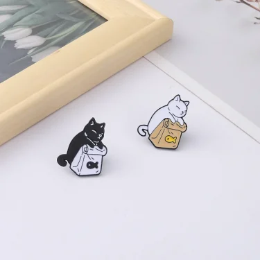 simple black white cat with a bag metal design Badges Brooch Enamel Pins label Bag Backpack hat Jewelry gift clothes accessories 3
