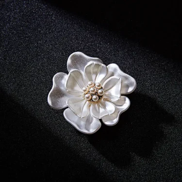 Trendy New Camellia Women Brooch Elegant Flower Pearl Pins Fashion Female Party Coat Dress Scarf Accessories Jewelry Gift 6