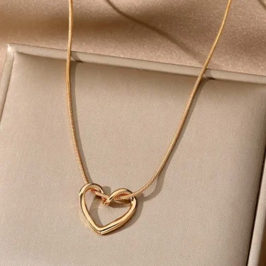 New Simple Hollow Love Heart Pendant Necklace for Women Fashion Creative Geometric Clavicle Chain Necklaces Party Jewelry Gift 1