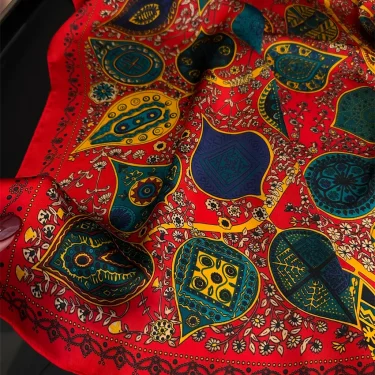 Luxury Vintage Print Square Scarf Hijabs Neck Shawl Stylish Women Multi-functional Bandana Neck Protector Simulated Silk Scarf 3