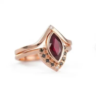 Fashion Rhombus Red Zircon Stones Rose Gold Color Rings for Women Classic Metal Marquise Bridal Wedding Rings Set Jewelry 6