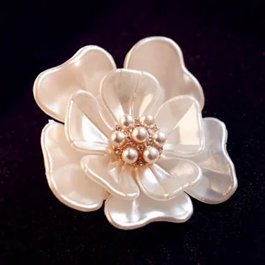 Trendy New Camellia Women Brooch Elegant Flower Pearl Pins Fashion Female Party Coat Dress Scarf Accessories Jewelry Gift 1