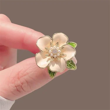 Elegant White Black Camellia Flower Brooches Pins For Women Beautiful Flower Plant Dressing Clothes Corsage Jewelry Accessories 1