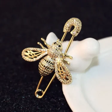 Luxury Full Crystal Gold Color Bee Brooches For Woman Shiny Hollow Bee Brooch Pin For Coat Scraf Fine Jewelry 3