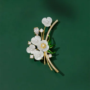 New Delicate Floral Brooch Pin Unisex High-end Feminine Pearl Corsage Luxury Design White Crystal Pins Rhinestone Accessories 2