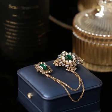 Baroque British Style Rhinestone Brooch Pins Emerald Tassel Chain Pearl Brooch Collar Shirt Pin Accessories for Women 2