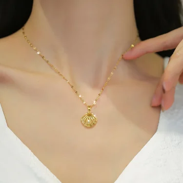 Exquisite French Hollow Shell Pearl Necklace Light Luxury Personality High-end Retro Fashion Versatile Stainless Steel Pendant 4