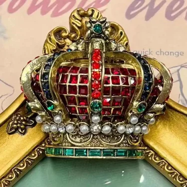 Vintage Queen's Crown Rhinestone Art Heavy Industry Pearl Brooch 2