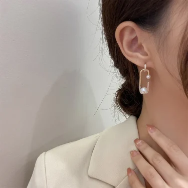 2025 New Design Pearl Square Geometric Pin Dangle Earrings for Women Fashion Korean Jewelry Luxury Girls Party Ear Jewelry 4