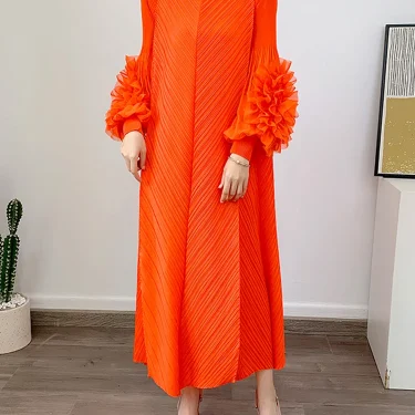 GVUW Women‘s New Pleated Dresses Round Collar Solid Color Appliques Loose Long Sleeve 2025 Spring Female Fashion Clothes 17J0207 4