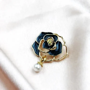 Elegant White Black Camellia Flower Brooches Pins For Women Beautiful Flower Plant Dressing Clothes Corsage Jewelry Accessories 4