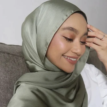 FASHION Medine silk CRINKLED SATIN SILK HIJABS WOMEN LONG SOLIDER COLOR PLAIN HIJABS Headband Maxi lslamic Sjaal 180*70CM 2025 6