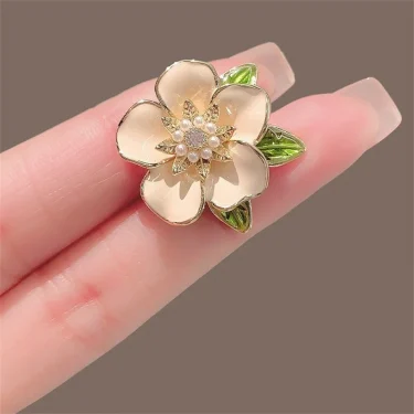 Elegant White Black Camellia Flower Brooches Pins For Women Beautiful Flower Plant Dressing Clothes Corsage Jewelry Accessories 2