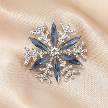 Exquisite Women‘s Brooch Crystal Snowflake Lapel Pins for Men Blue CZ Rhinestone Suit Clothes Badge Luxury Jewelry Accessories 1