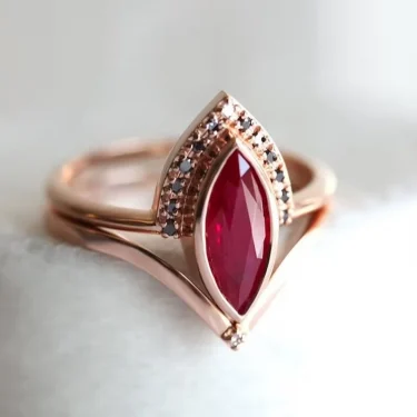 Fashion Rhombus Red Zircon Stones Rose Gold Color Rings for Women Classic Metal Marquise Bridal Wedding Rings Set Jewelry 4