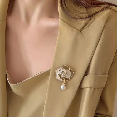 Elegant White Black Camellia Flower Brooches Pins For Women Beautiful Flower Plant Dressing Clothes Corsage Jewelry Accessories 5