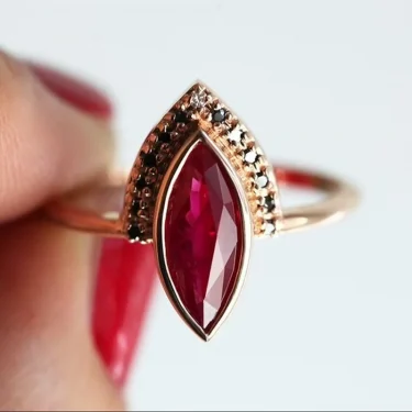 Fashion Rhombus Red Zircon Stones Rose Gold Color Rings for Women Classic Metal Marquise Bridal Wedding Rings Set Jewelry 3
