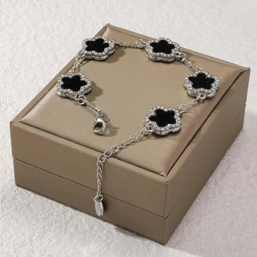 Double Sided Women's Hand Bracelets Elegant Clover Bracelet Alloy 5-Petal Rhinestone Inlaid Suitable For Women's Daily Wear 4