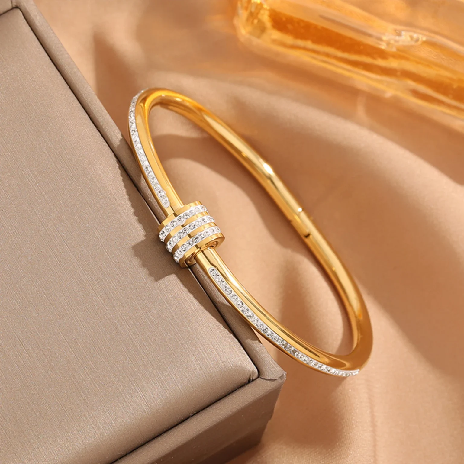 1pc Titanium Steel Gold Bracelet, Fashionable Classic Style, Stainless Steel Bracelet,Inlaid With Zircon,For Womens Daily Wear 3