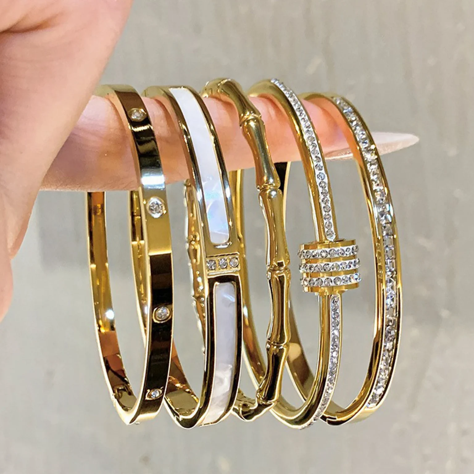 1pc Titanium Steel Gold Bracelet, Fashionable Classic Style, Stainless Steel Bracelet,Inlaid With Zircon,For Womens Daily Wear 1