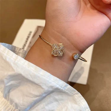 Luxury Rotable Zircon Four Leaf Grass Gold Color Copper Open Bracelets for Women New Fashion Advanced Wedding Party Jewelry Gift 2